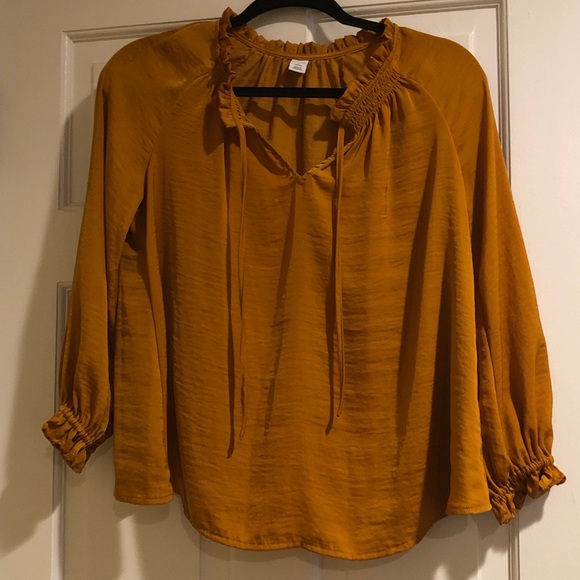 Old Navy Loose Fit Top - Picture 2 of 4